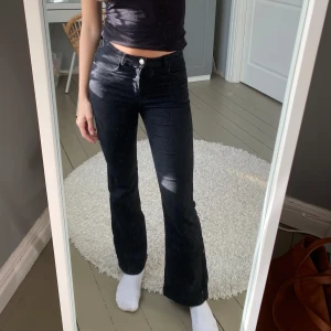 Bootcut jeans - Svarta bootcutjeans i storlek 158🖤