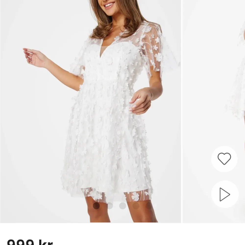 Vit klänning ifrån bubbelroom endast använd en gång och inga defekter. Super snygg🤍. Mekot.