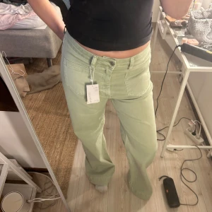Jeans från mango - Så snygga jeans från mango, står att de är i storlek 42 men skulle säga 38