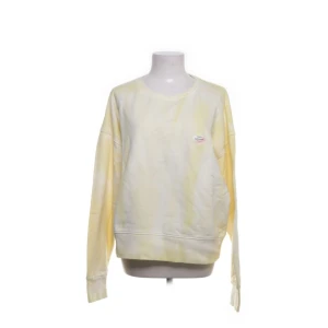 Snygg sweatshirt från danska Mads Nørgård  - Batik färg  Gul  Storlek L  Översize fit 