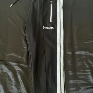 Palm angels byxor  - Bra skick har använts några gånger 