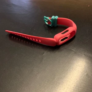 Fitbit urrem watermelone - Vancle til Fitbit Inspire 2-rem Fitbit Ace 3-rem Fitbit Luxe-rem, vandtæt silikonearmbånd Justerbar erstatningsrem til Fitbit Ace 3 børneurrem, vandmelonrød cyan  Helt nyt