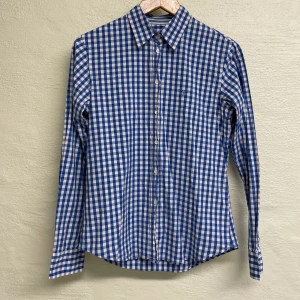 Gant skjorta  - Gant skjorta i storlek 38.