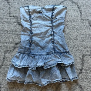 Volangklänning, jeansklänning  - Super fin💙💙