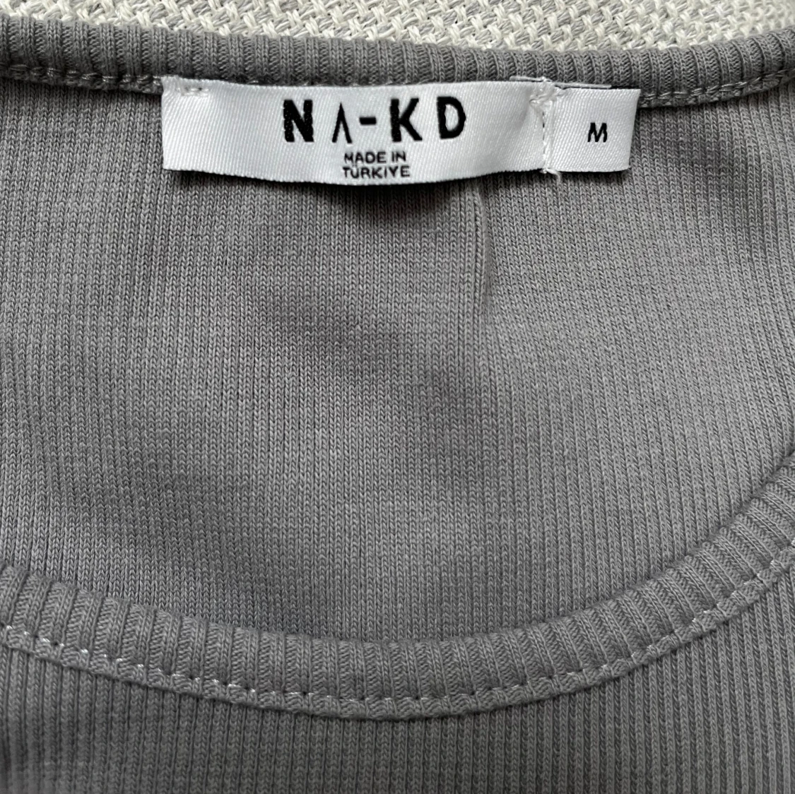 Grå långärmad med knappar NA-KD - 91