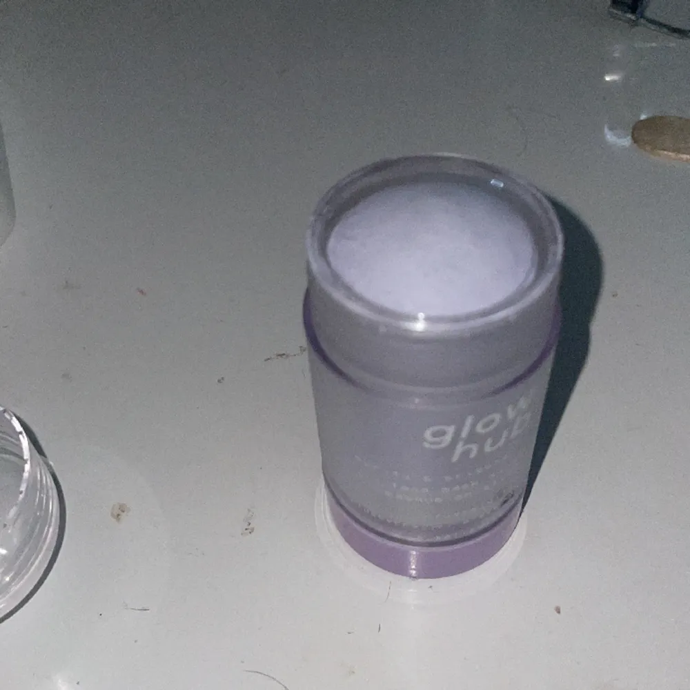 Säljer min Glow hub ansiktsmask som jag aldrig andvänt! . Muu.