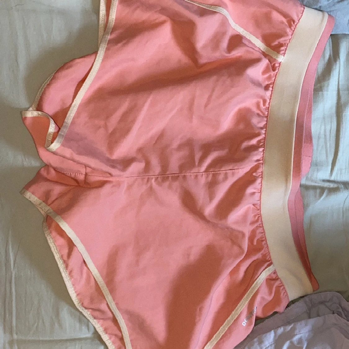 Rosa träningsshorts