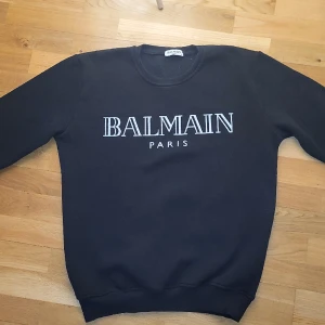 Balmain paris - Storlek L Ordinarie pris 6700kr