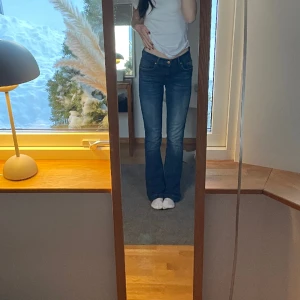 Ltb jeans - Säljer dessa skit snygga ltb jeans i färgen ”Fallon” då de tyvärr är förstora för mig. Sparsamt använda och inga defekter finns! Köptes för 915kr. Sänker MAX till 500kr vid snabb affär. De är middelwaist! Skriv vid frågor! *Jag är 172cm💓