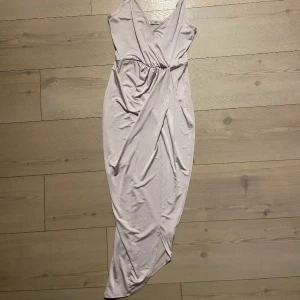 Klänning - Superfin ljusrosa klänning från nelly💖