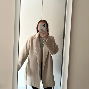 Kappa NA-KD - Kappa från NA-KD storlek 36, Ida Carlssons kollektion. Ordpris 1000kr. Mitt pris 400kr.