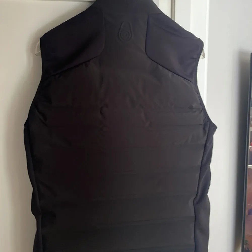 Säljer nu min race welded light vest carbon  Använd 4 gånger nyskick  Nypris: 3000kr. Jackor.