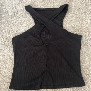 Fest topp - Super snygg festtopp!väldigt bra skick säljer då den inte kommer till andvändinh💕