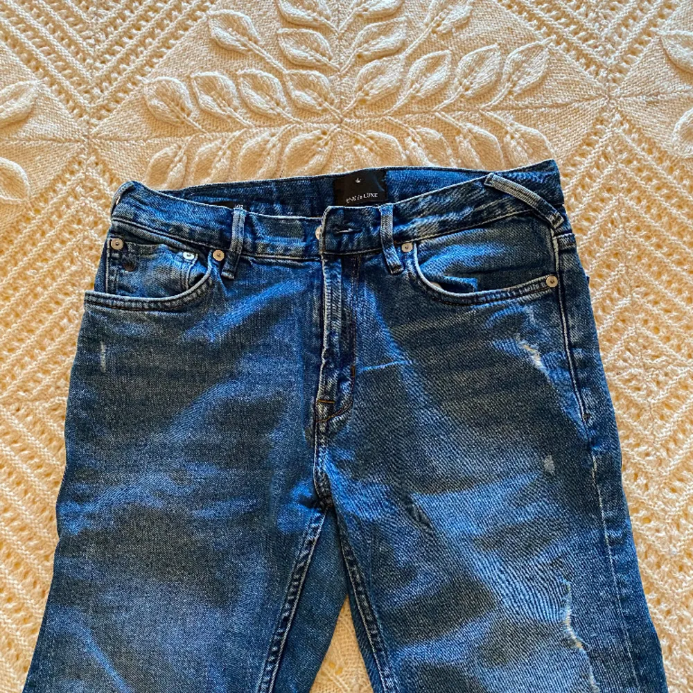 Jag säljer Junk de Luxe jeans, välbevarade och utan skador.  För mer information eller bilder, gärna  kontakta mig.. Jeans & Byxor.