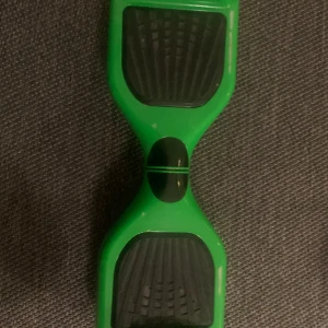 Hover board - Kommer utan laddare pris kan diskuteras för båda röda o gröna 