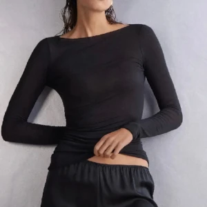 Säljer intimissi tröja! - Svart, och använd endast 4 gånger. Storlek S. Hör av er vid intresse 