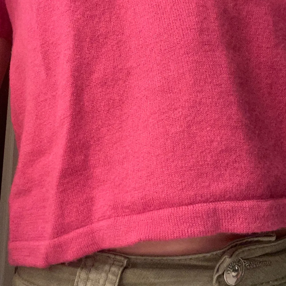 Rosa kortärmad stickad tröja från WesterlindDesignBirgitta i storlek xs💕. Stickat.