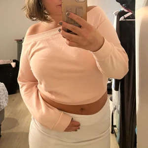 Off shoulder tröja - Fint skick, använd enstaka gånger. 