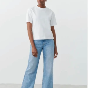 Basic vit T-shirt från Zara - Kommer inte till användning 