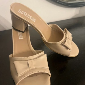 Tofflor  - Finna tofflor 