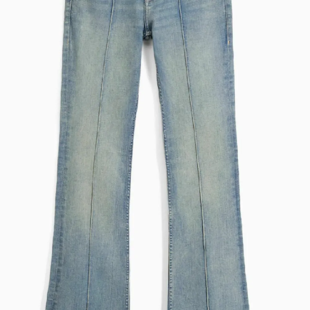 Säljer mina jeans från berskha som inte kommer till användning🥰. Jeans & Byxor.