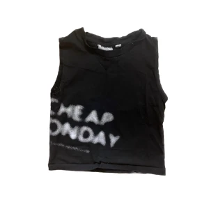  Cheap monday linne - Super coolt och unikt cheap monday linne!! Den är i storlek xxs men passar xs också🖤