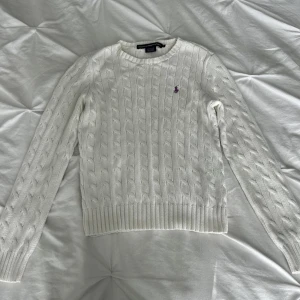 Stickad ralph lauren tröja - Äkta självklart, lite lätt använd men utan defekter.