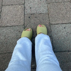 Yeezy slide - Använda men ändå i väldigt bra skick! (Äkta) Skriv för fler bilder & frågor