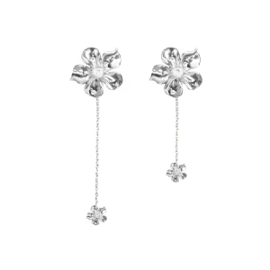 Ioaku - La Fleur Hanging Earings - Säljer dessa jätte fina örhängen ifrån Ioaku. Väldigt bra skick. Orginal pris: 599:-