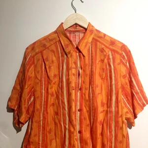 Sommar-skjorta - Köpt secondhand i bra skick. Ingen lapp.