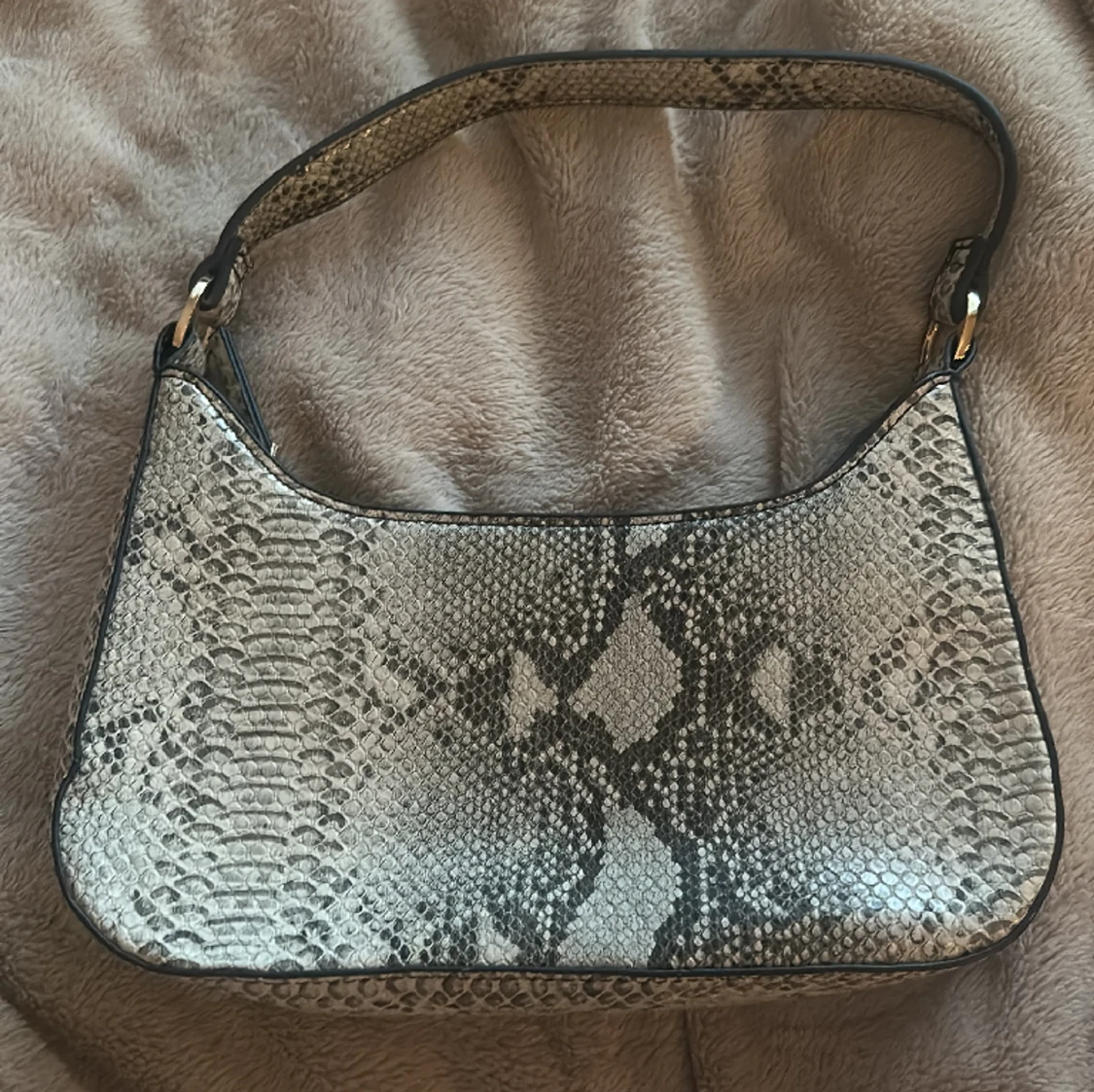 Mango Axelremsväska  - 90