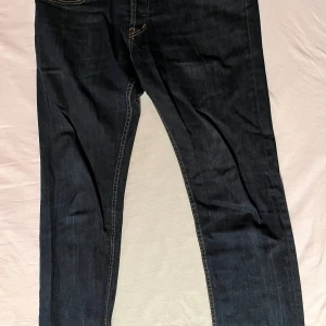 Diesel Jeans  - •Marin blå •9/10 •32/32 •Nypris 1200• kontakt för fler bilder 