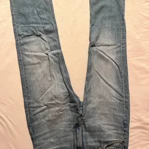 Lee Jeans  - •32/32 •9/10 •Nypris 1000