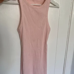 Rosa klänning  - Rosa klänning från missäy. Helt ny💗 möts eller fraktar . S 