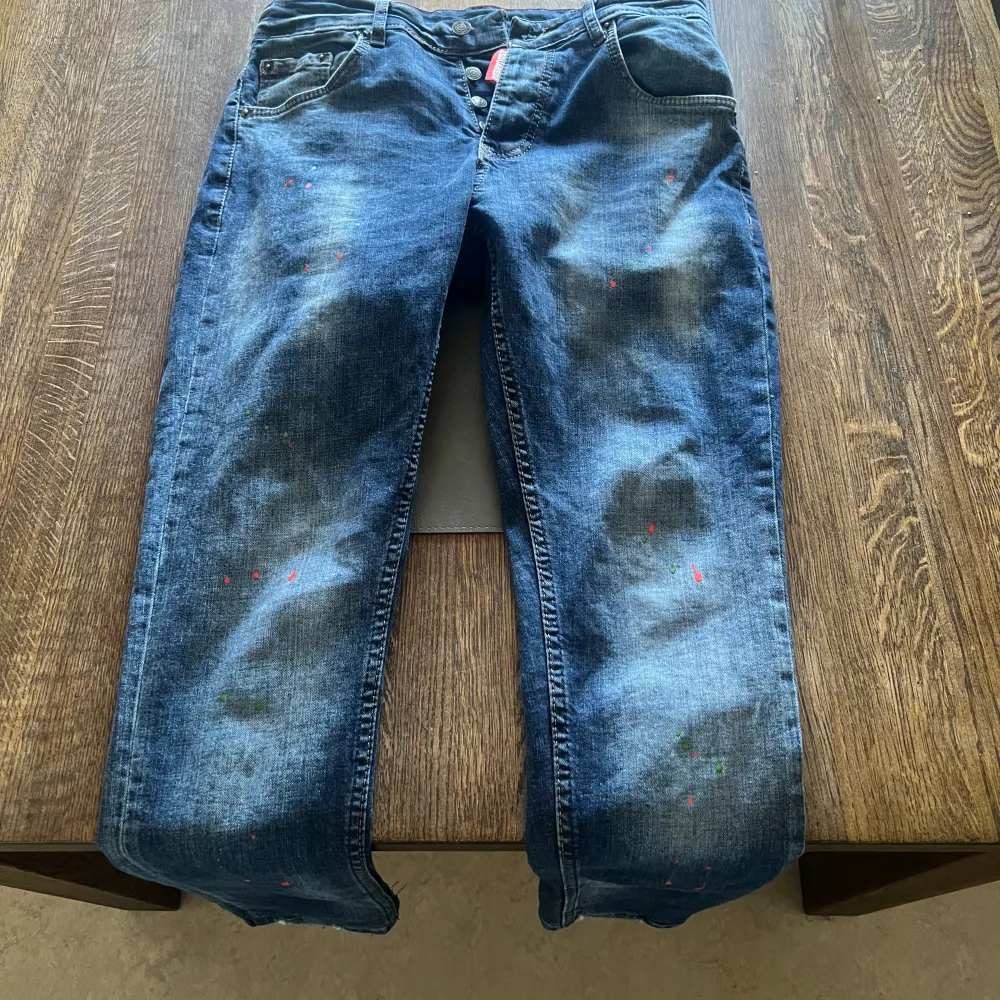 Ett par slim dsquared2 jeans som tyvärr inte passar mig längre. Jeans & Byxor.