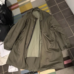 Fishtail parka jacka - Knappt använd sitter som M Avtagbart foder