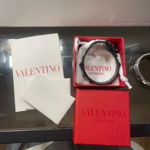 valentino armband  - jättefint, kvitto finns 