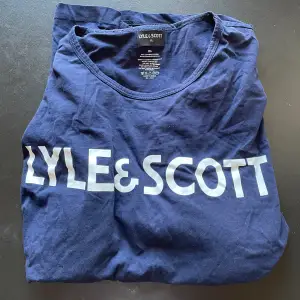 Bara för 49 kr en ny T-shirt på Lyle & Scott som är exakt samma som kostar 250 kr. 