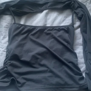 Tåg armad tubetop  - Helt ny, Aldrig använd!  Storlek m men skulle passa som en storlek L också 