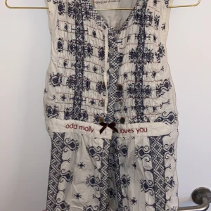 Odd Molly blus - Säljer denna blus från odd Molly, endast testad. Passar mig som bär XS och S i kläder.