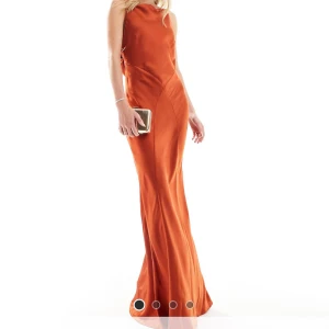 Orange/kopparfärgad balklänning🧡🧡 - Superfin maxi klänning från ASOS TALL🧡endast testad en gång, alla lappar sitter kvar!