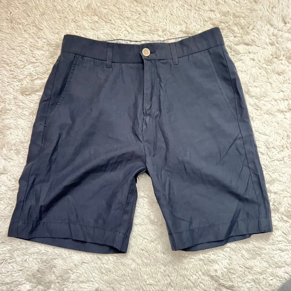 Navy blå Zara shorts, i perfekt skick . Shorts.