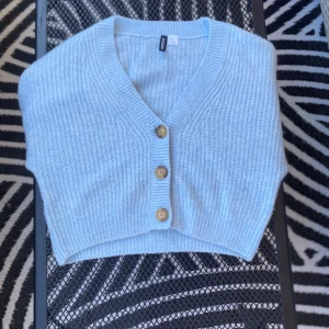 Tröja - En fin blå stickad tröja som är väldigt bekväm❤️