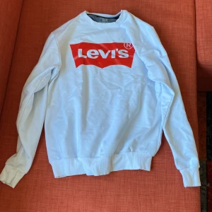 Levi’s tröja  - Nytt skick 