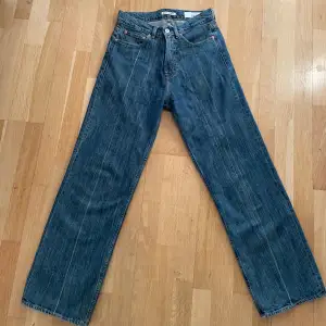 Our legacy-jeans, third cut. Använda drygt 7 gånger.  Storlek 28/32