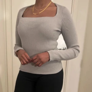  Long sleeve top  - Grey long sleeve top that is really comfortable