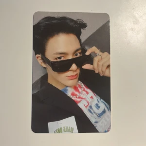 jeno hello future album photocard  - wts | mint skick <3 skriv privat för fler bilder eller några frågor. köp sker genom ”köp nu”, swish eller paypal 🎀 har 500+ proofs på instagram @tradingfairylix 🤍