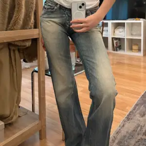 Så cool urtvättade jeans!