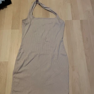 5par klänningar - Bra skick