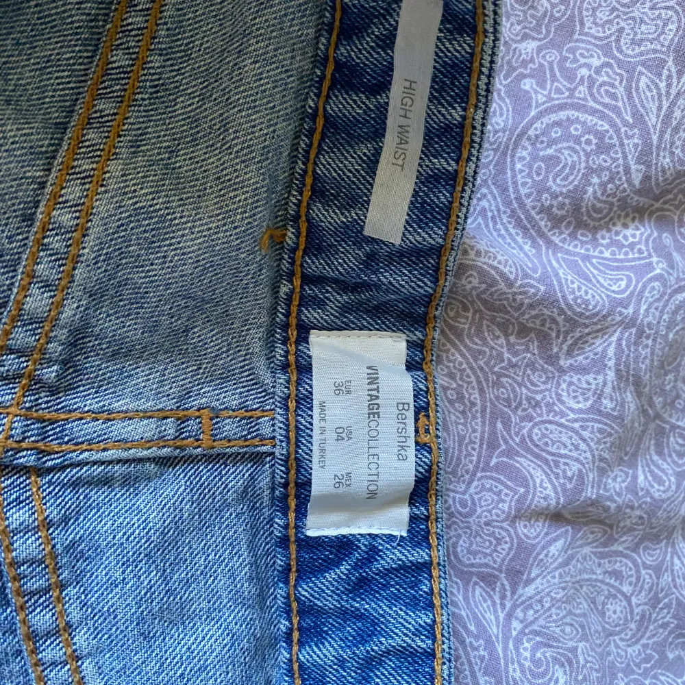 Högmidjade jeans shorts i storlek 36, 150kr. Jeans & Byxor.